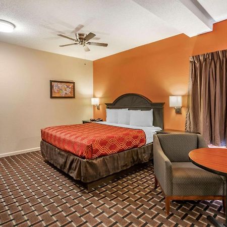 Econo Lodge Inn & Suites Granite City Bagian luar foto