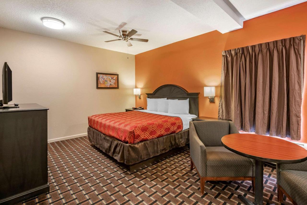 Econo Lodge Inn & Suites Granite City Bagian luar foto