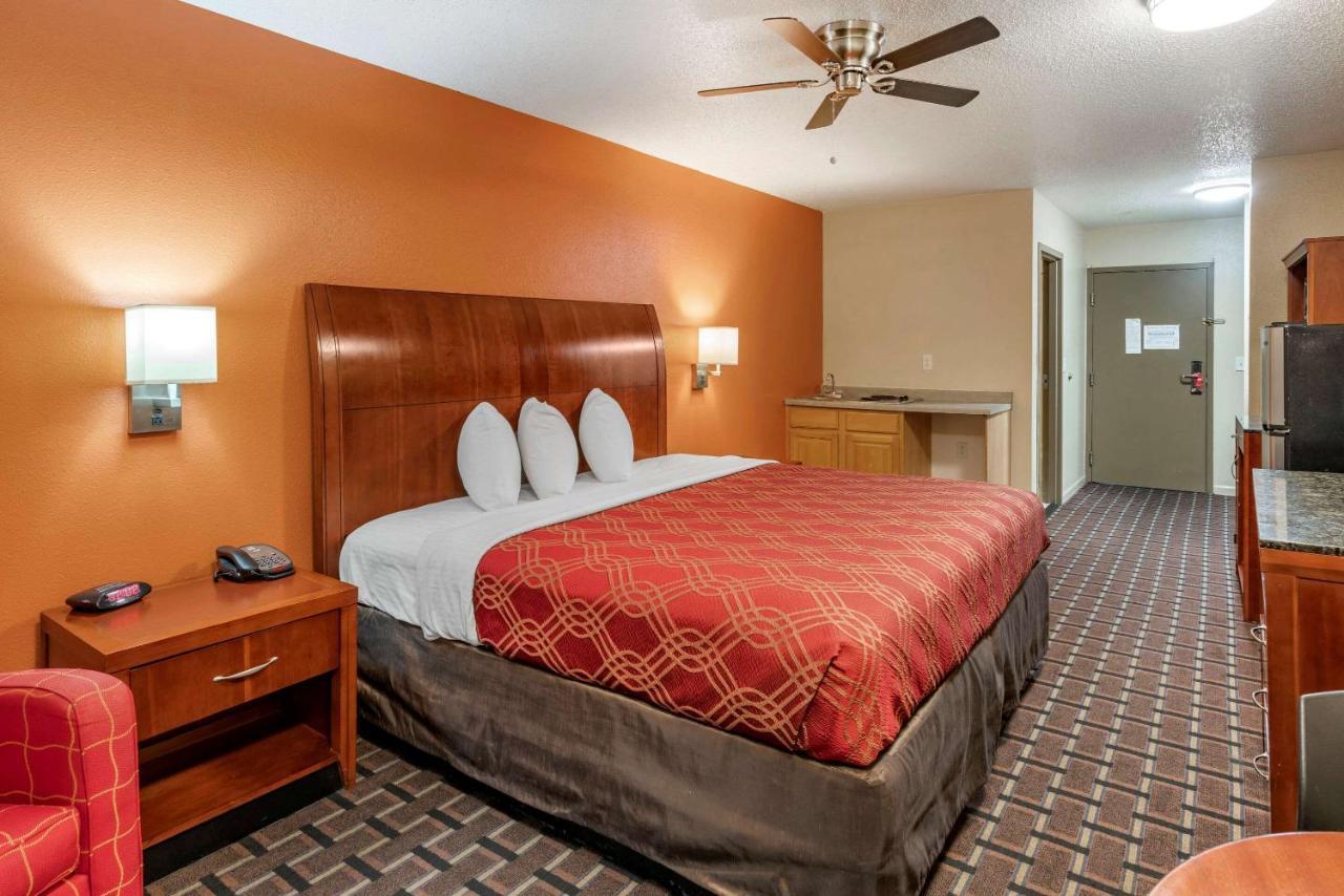 Econo Lodge Inn & Suites Granite City Bagian luar foto
