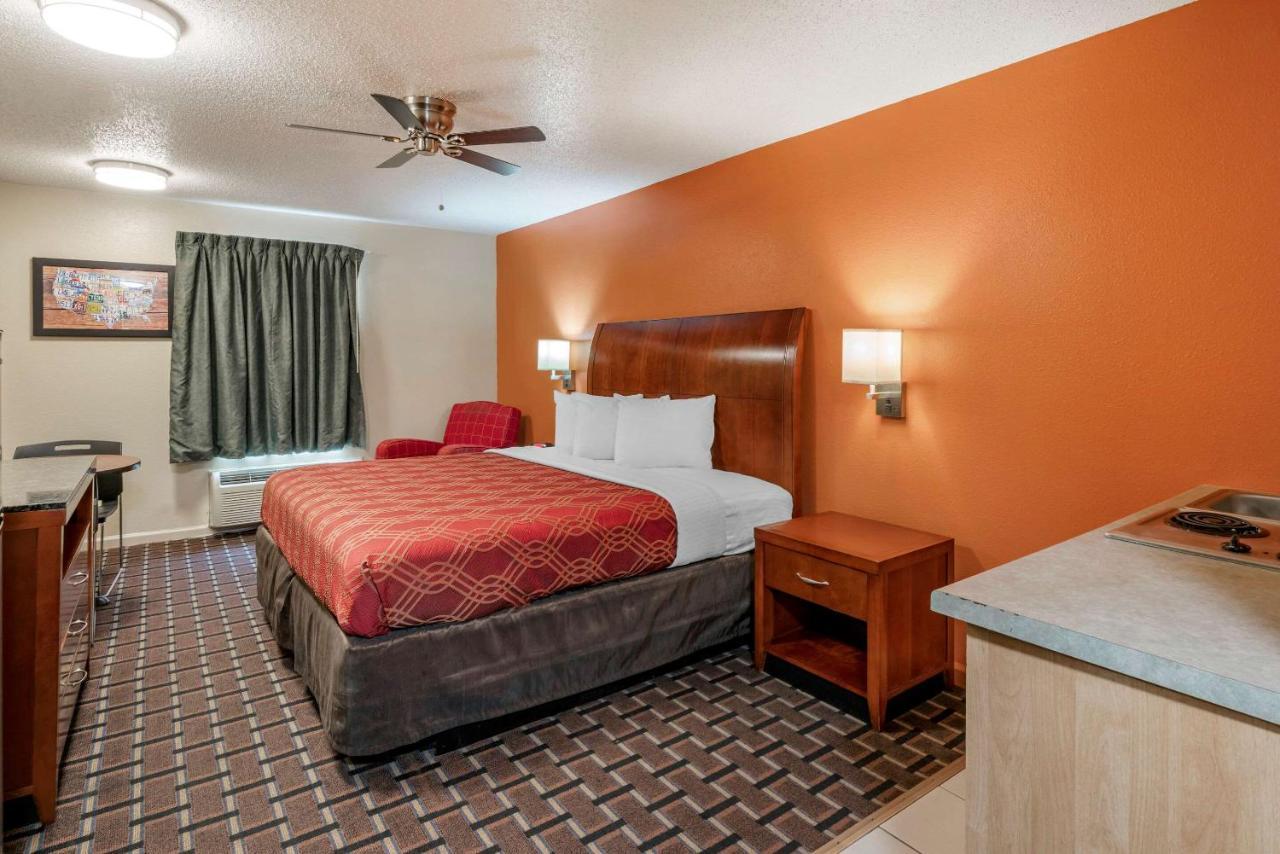 Econo Lodge Inn & Suites Granite City Bagian luar foto