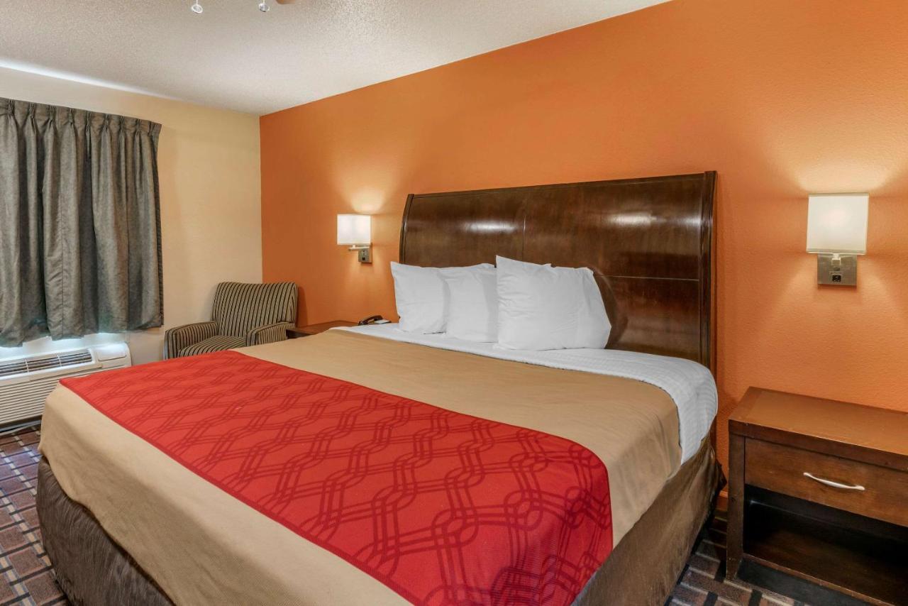 Econo Lodge Inn & Suites Granite City Bagian luar foto