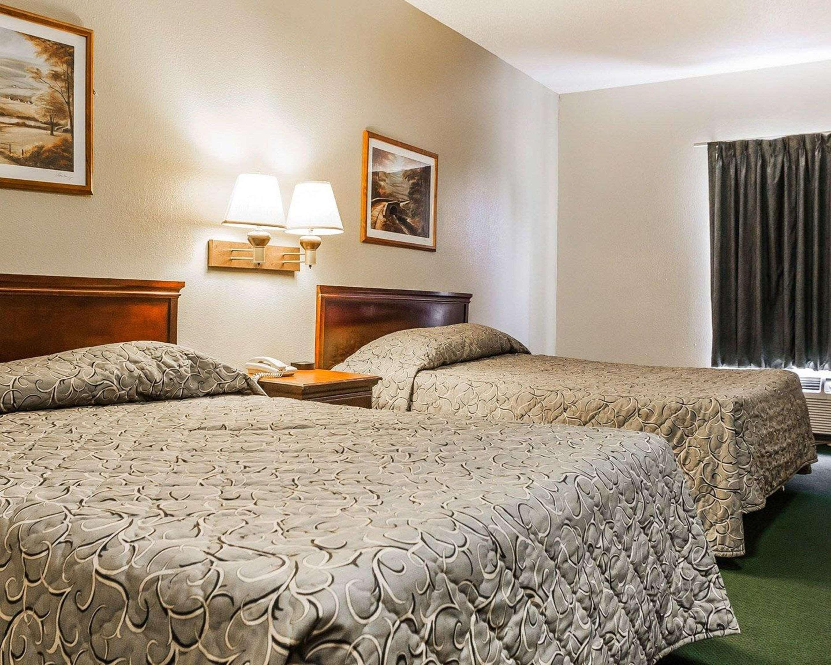 Econo Lodge Inn & Suites Granite City Bagian luar foto
