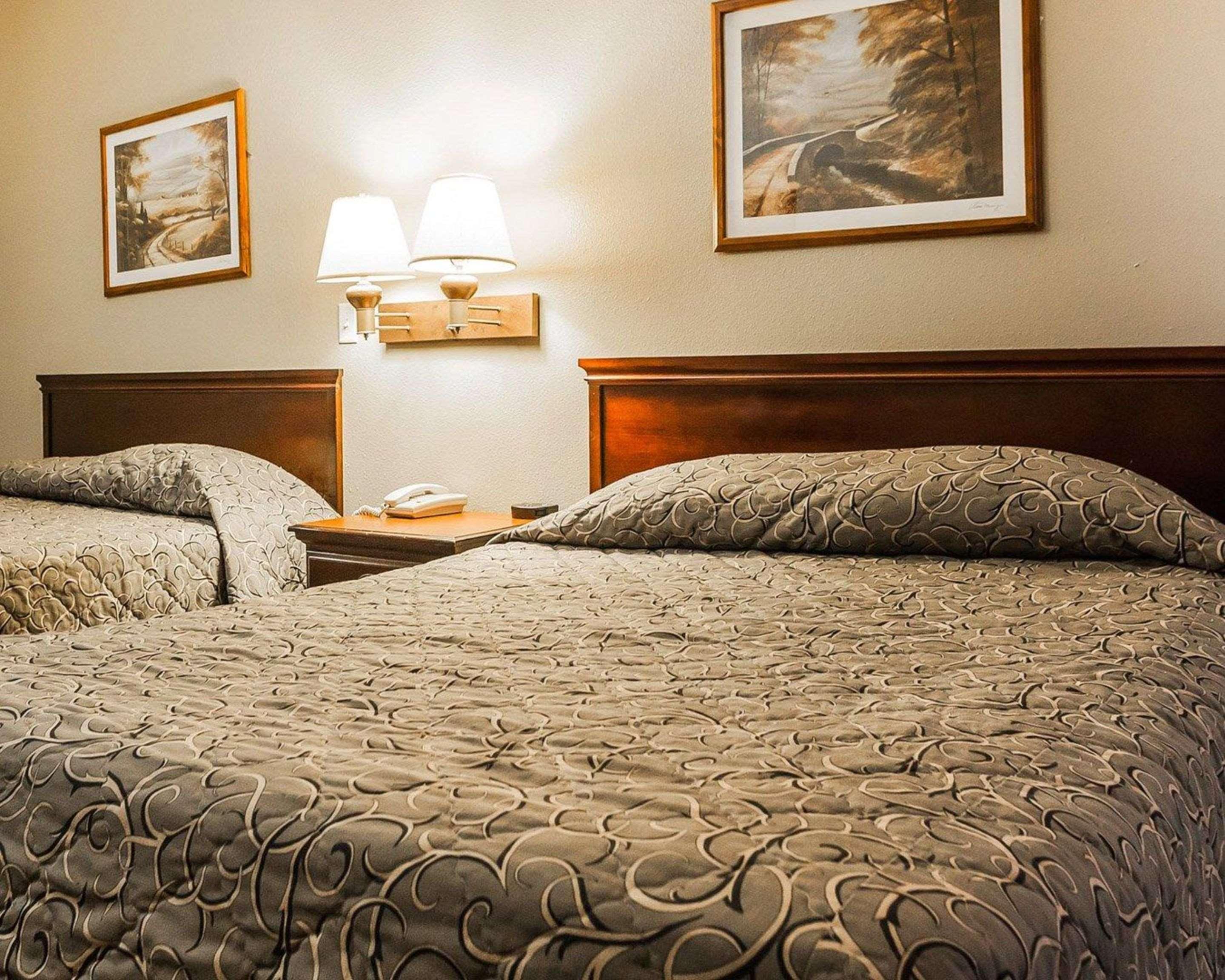 Econo Lodge Inn & Suites Granite City Bagian luar foto