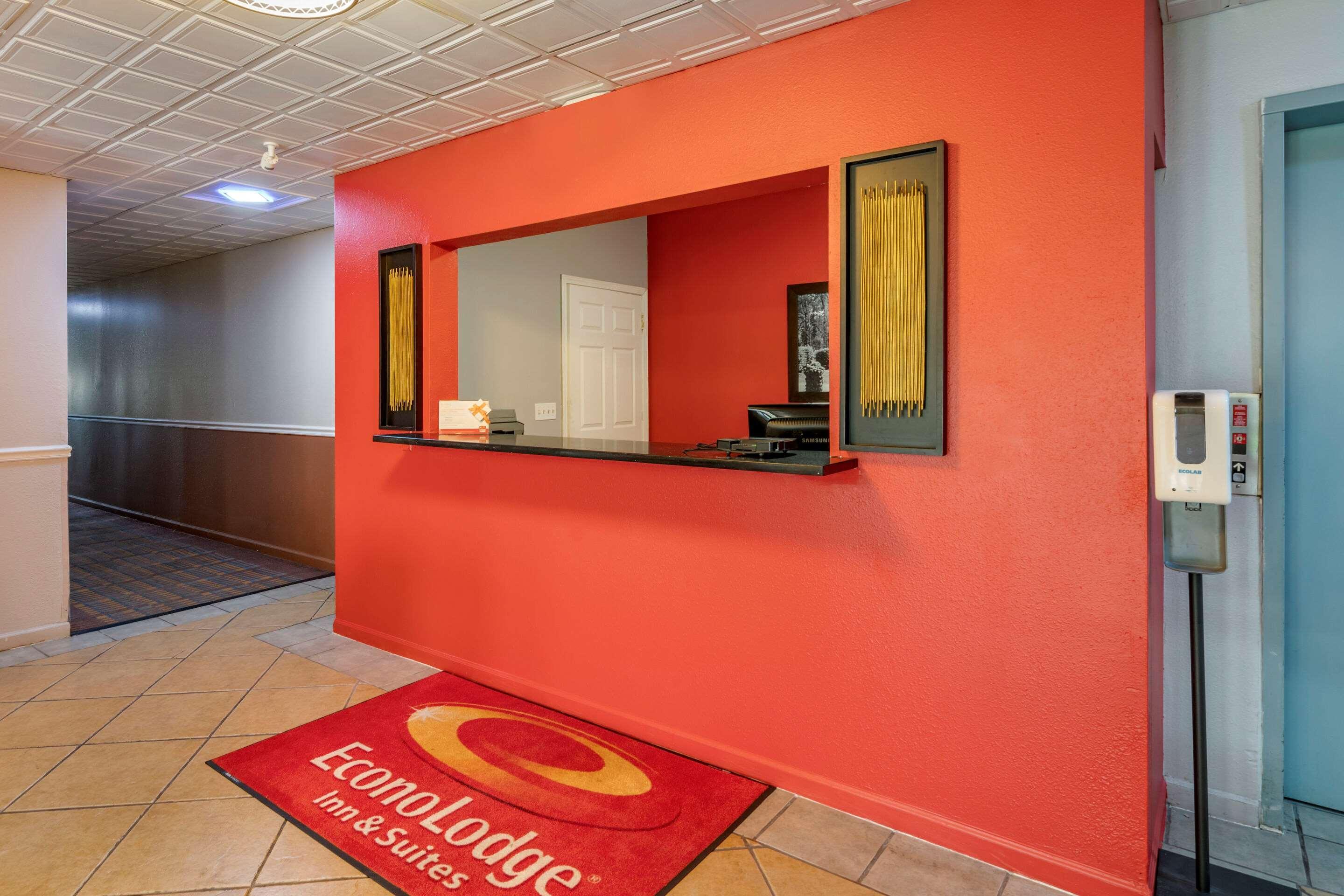 Econo Lodge Inn & Suites Granite City Bagian luar foto