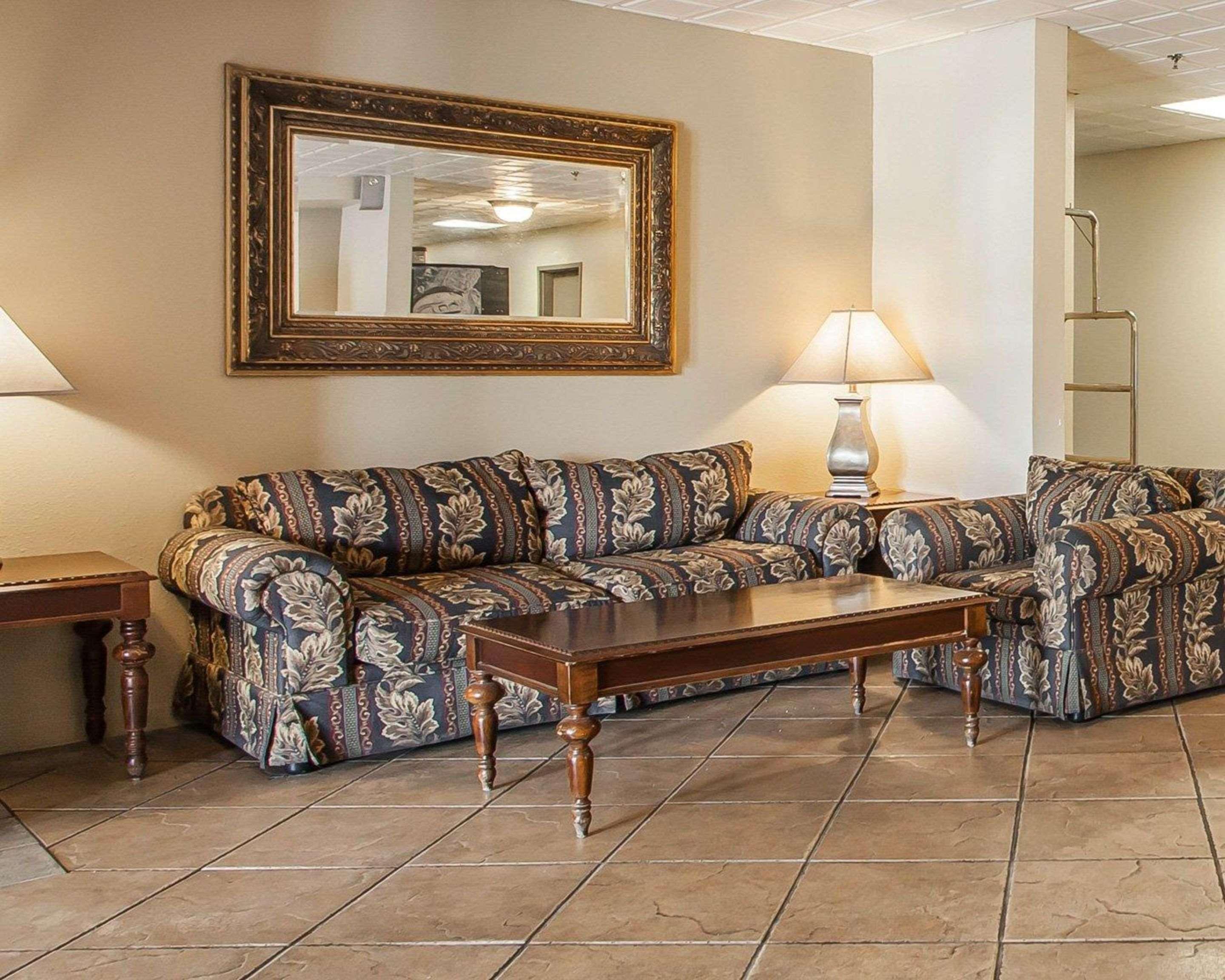 Econo Lodge Inn & Suites Granite City Bagian luar foto