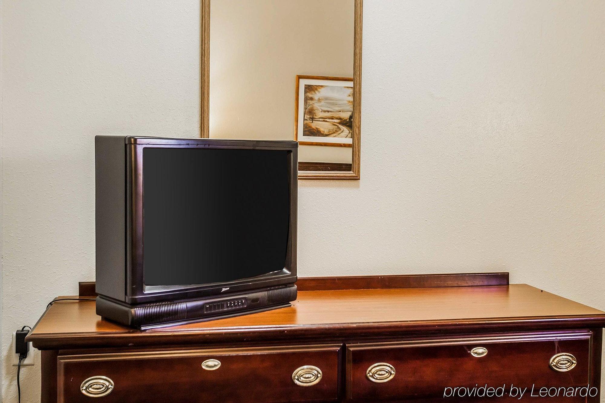 Econo Lodge Inn & Suites Granite City Bagian luar foto