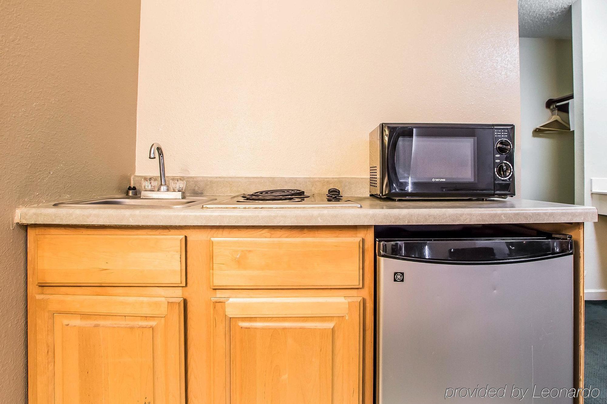 Econo Lodge Inn & Suites Granite City Bagian luar foto