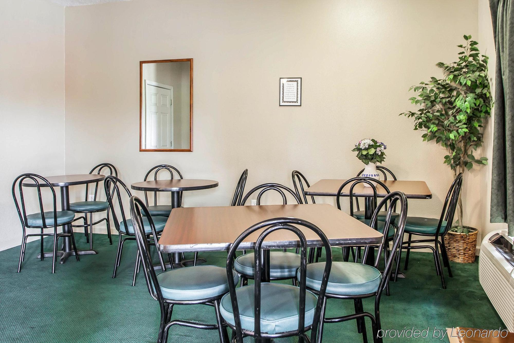 Econo Lodge Inn & Suites Granite City Bagian luar foto