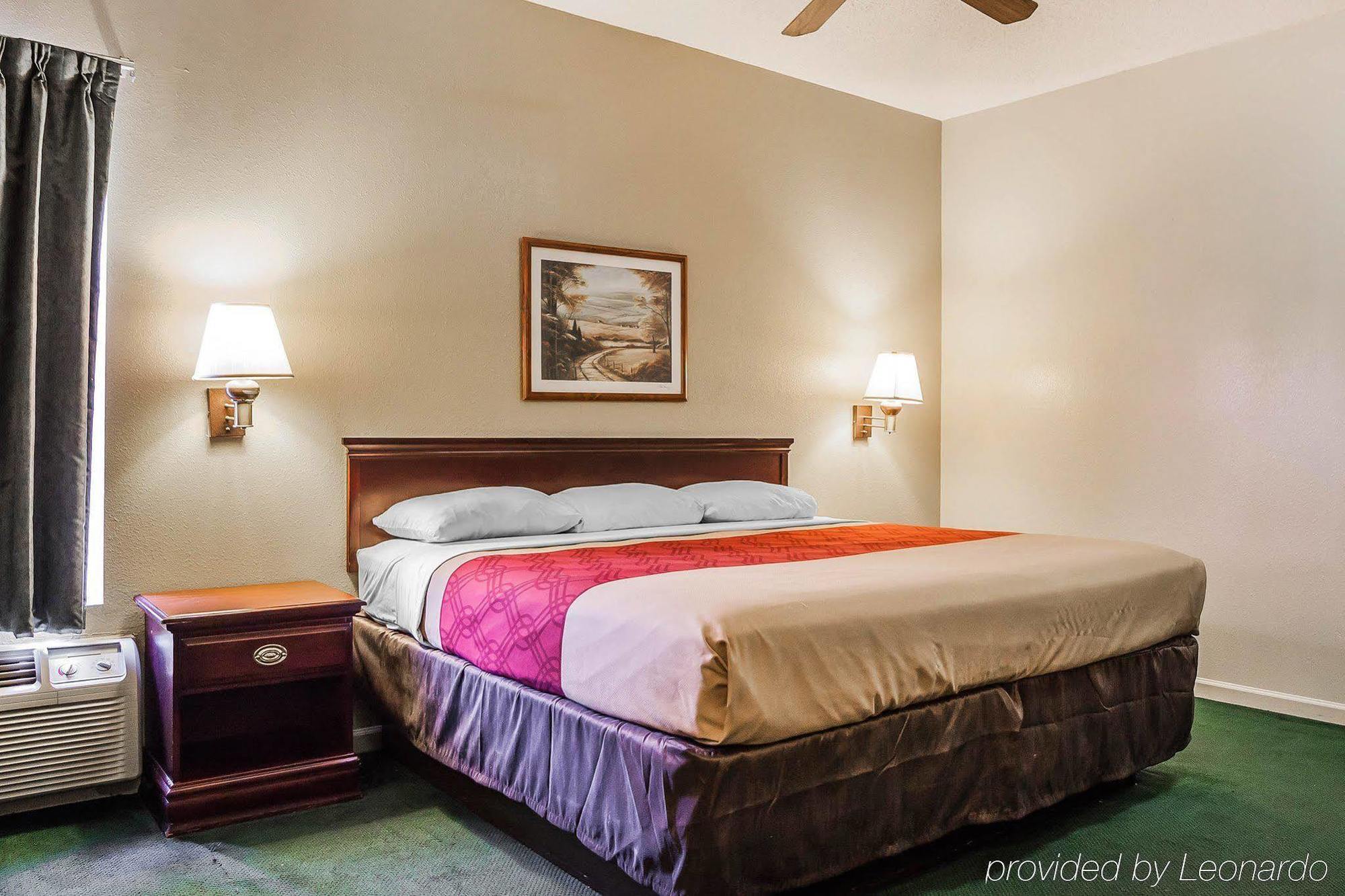 Econo Lodge Inn & Suites Granite City Bagian luar foto