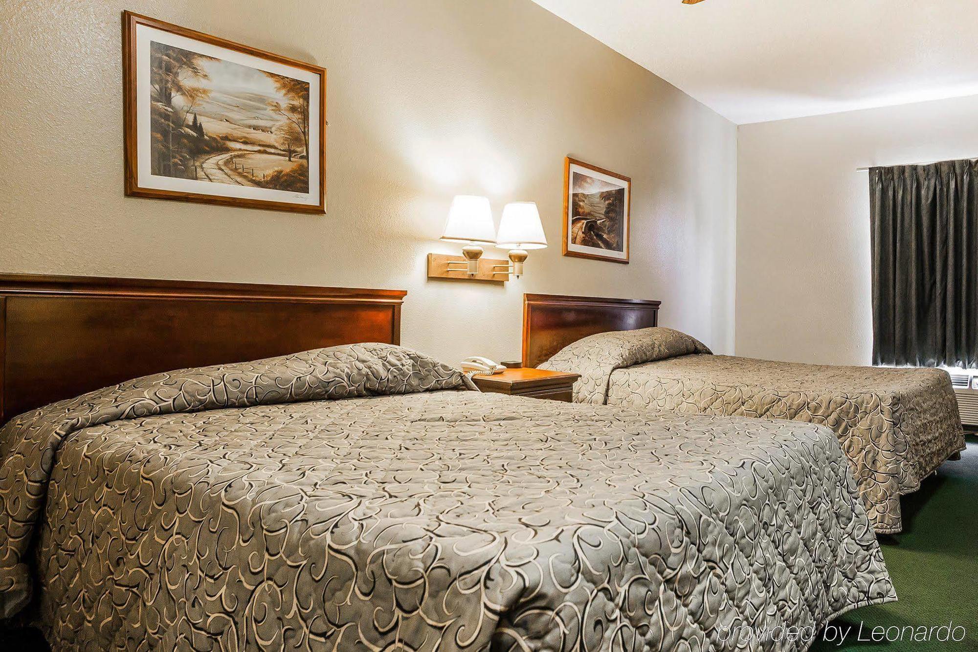 Econo Lodge Inn & Suites Granite City Bagian luar foto